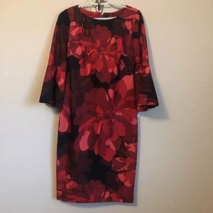 Calvin Klein NWT Dress Red Size 6 Sheath Floral Bell Sleeve